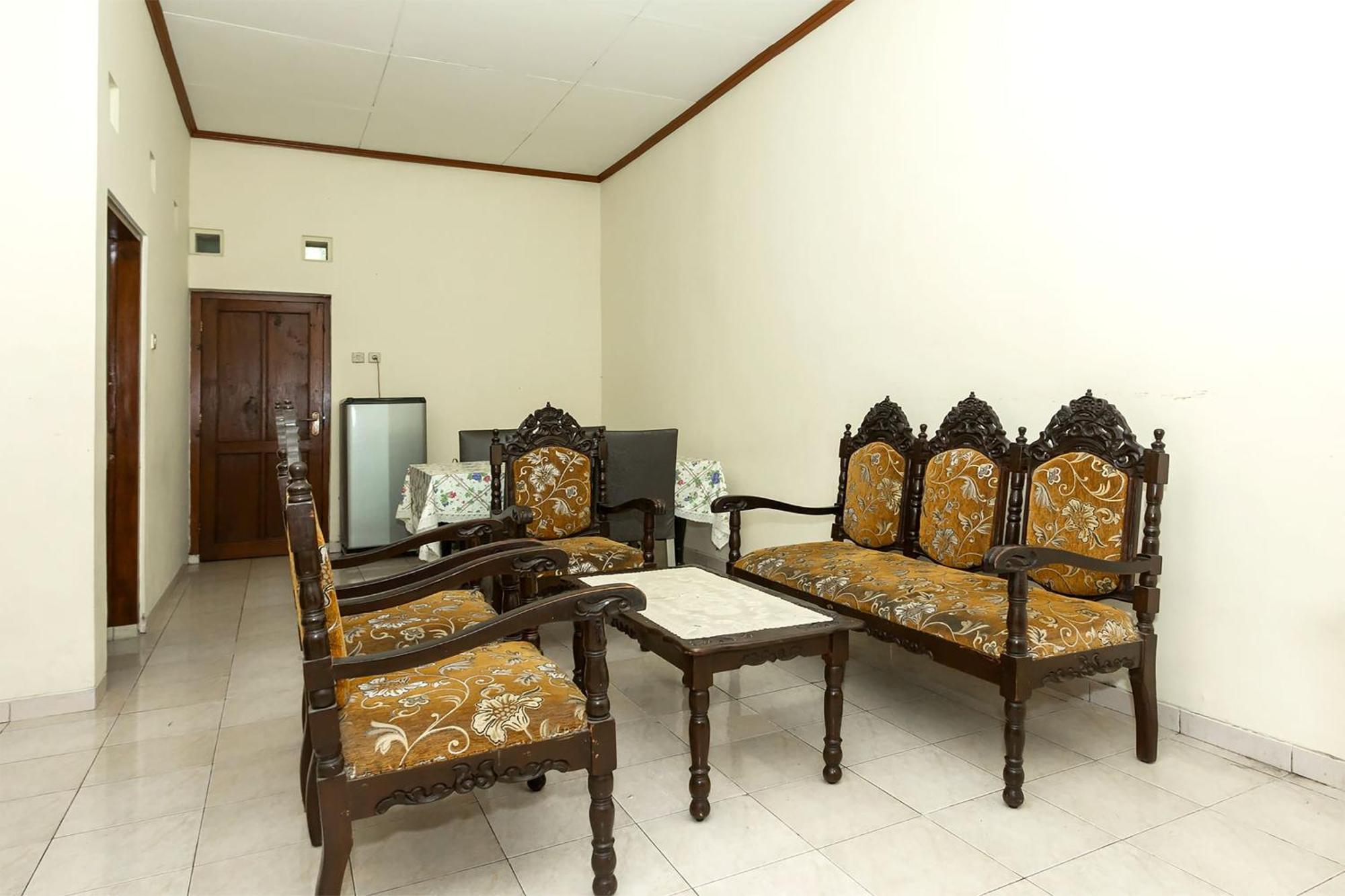 Hotel Super Oyo 1150 Omah Ladrang Kejayan Esterno foto